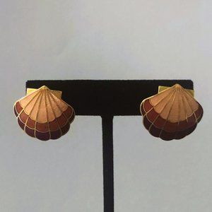 1980's Vintage Shell Earrings